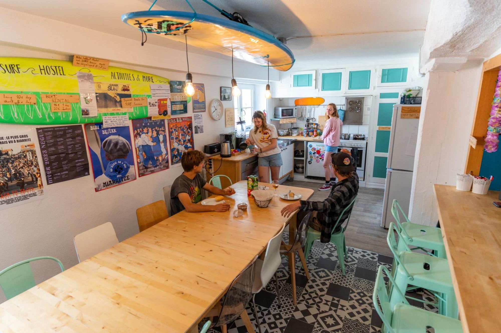 Surf Hostel Biarritz Bagian luar foto