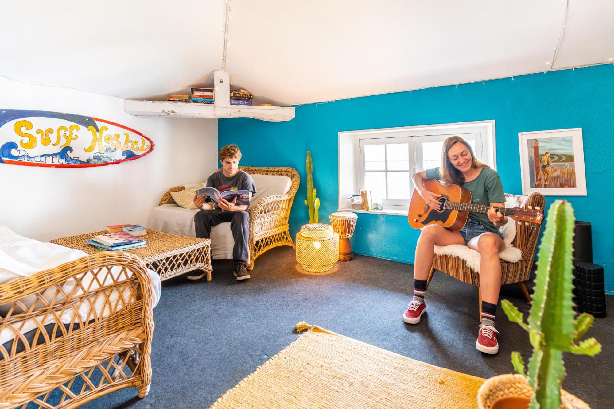 Surf Hostel Biarritz Bagian luar foto